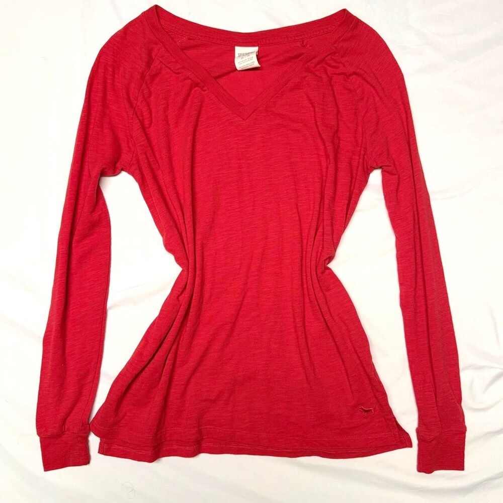 2010s Victoria's Secret Pink Basic Long Sleeve Red V-neck Embroidered Dog Tee